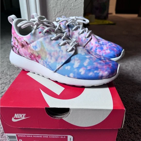Nike Roshe run one cherry blossom sz 8 women’s walking gym workout shoes - Picture 1 of 8